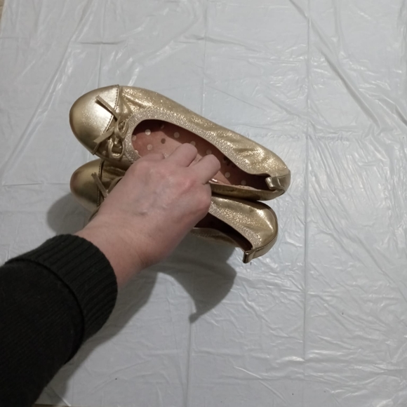 Olive & Edie gold colored shoes - Picture 3 of 8